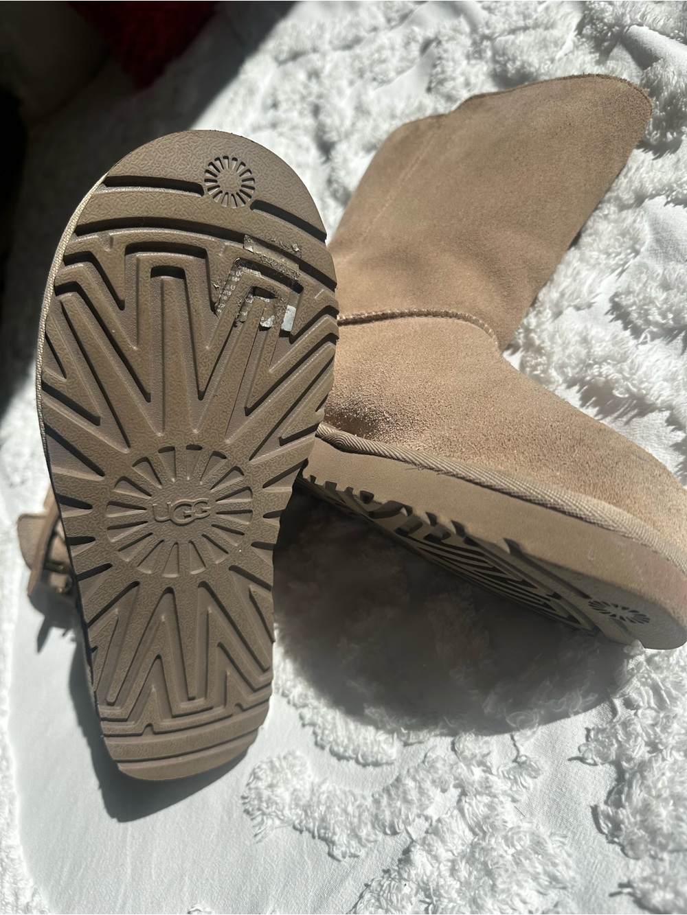 Ugg - Picture 4 of 6